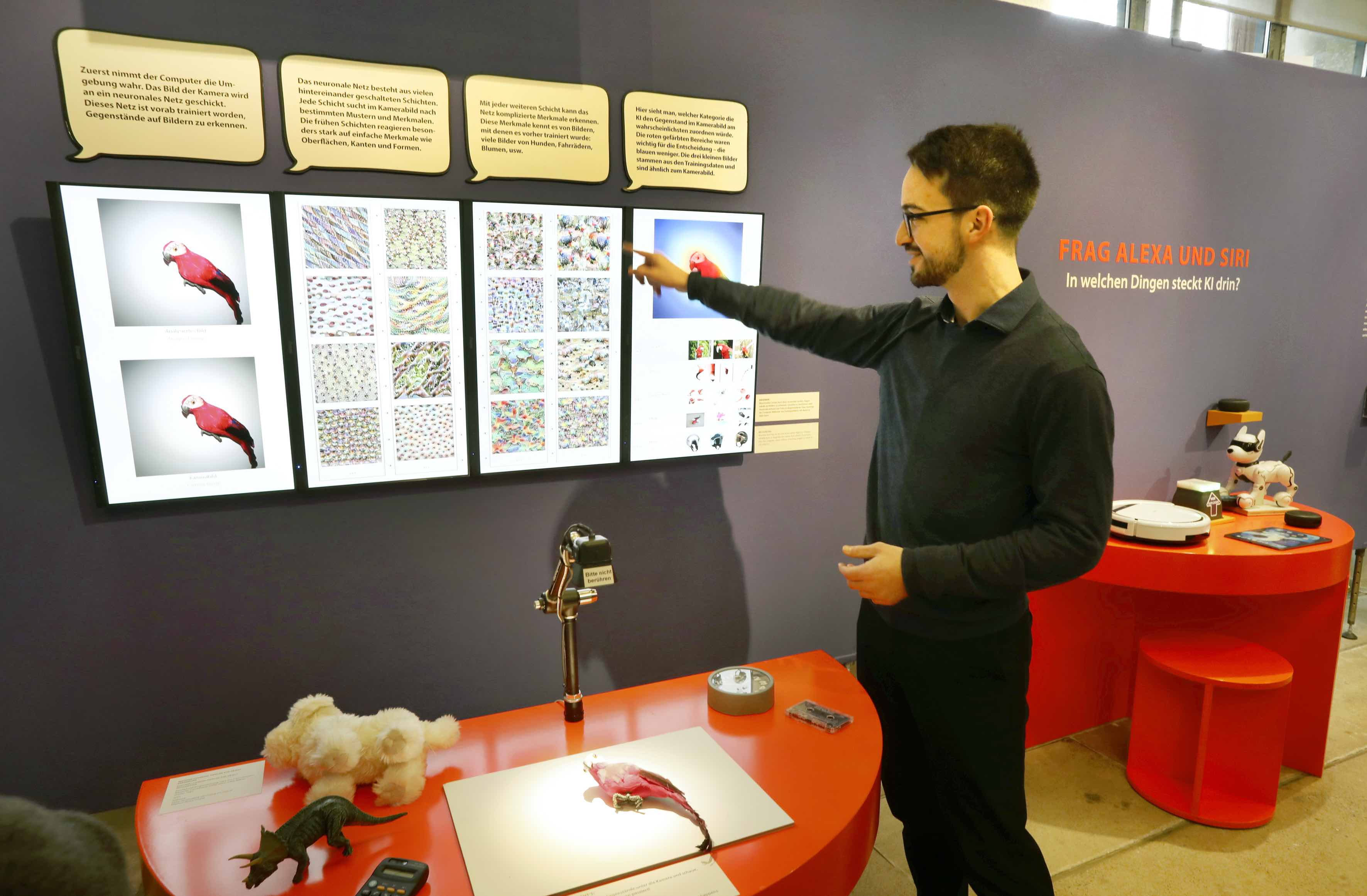 An exhibition demonstration explaining image recognition with a parrot image